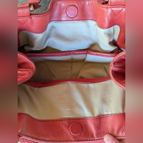 Tory Burch 12149298 Amanda Classic Pebbled Leather Cross  Tory Burch Amanda Pebbled Leather Handbag Satchel Crossbody‎ Purse Carnival Red